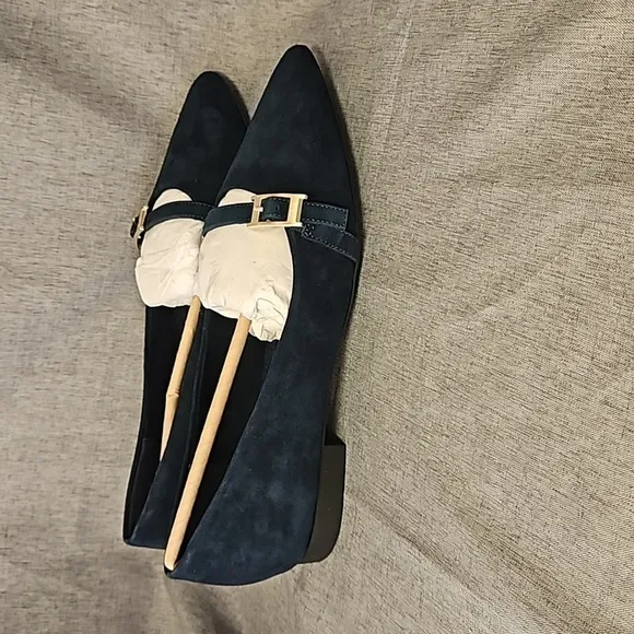 NIB Bella Vita Evanna Pointed Toe Slip on Flats , Navy Blue,  Size 8, Lot #670