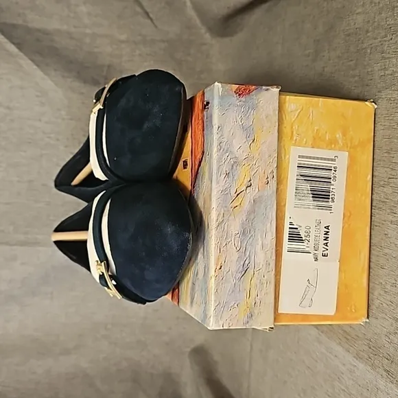 NIB Bella Vita Evanna Pointed Toe Slip on Flats , Navy Blue,  Size 8, Lot #670