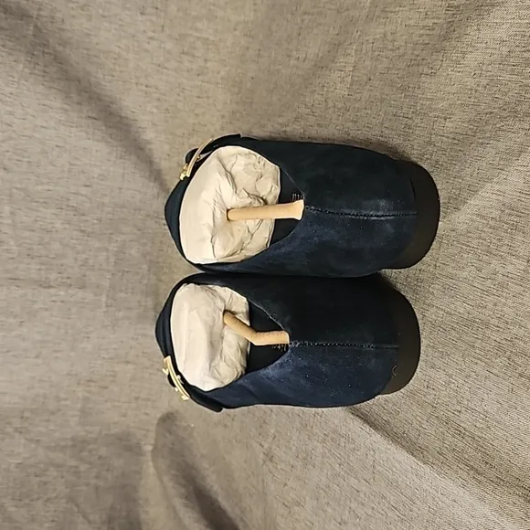 NIB Bella Vita Evanna Pointed Toe Slip on Flats , Navy Blue,  Size 8, Lot #670