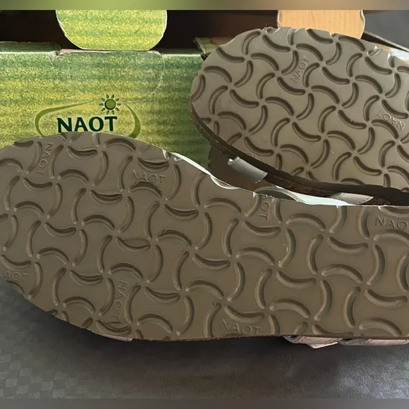 NIB Naot Women’s Presley White Leather Slides, Strapped Sandals; Size 38 (7W)