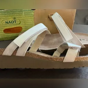 NIB Naot Women’s Presley White Leather Slides, Strapped Sandals; Size 38 (7W)