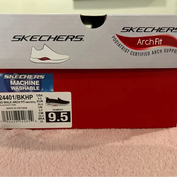 NIB Skechers Women’s Go Walk Arch Fit Slip-Ins Sneakers