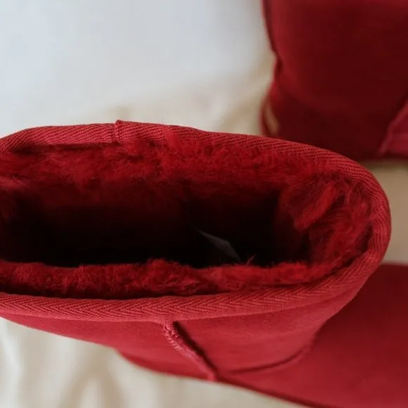NIB UGG WOMEN'S CLASSIC SHORT WATER RESISTANT‎ SUUEDE SHEARLING BOOTS RED