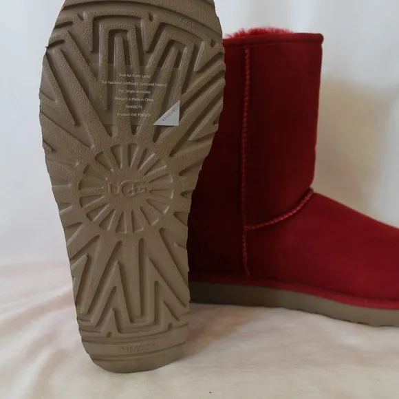 NIB UGG WOMEN'S CLASSIC SHORT WATER RESISTANT‎ SUUEDE SHEARLING BOOTS RED