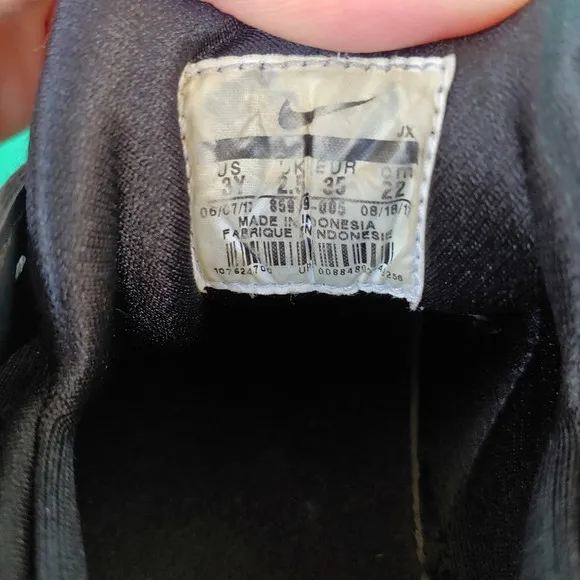 Nike Air Huarache Run Se Black Metallic Gold Sneakers Size 3 Youth