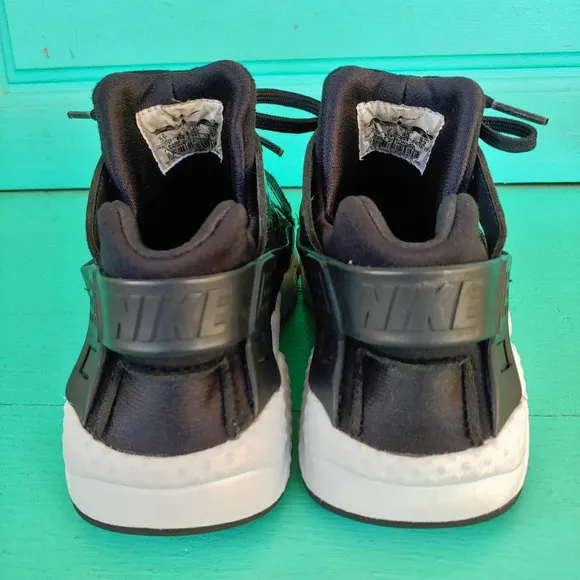 Nike Air Huarache Run Se Black Metallic Gold Sneakers Size 3 Youth