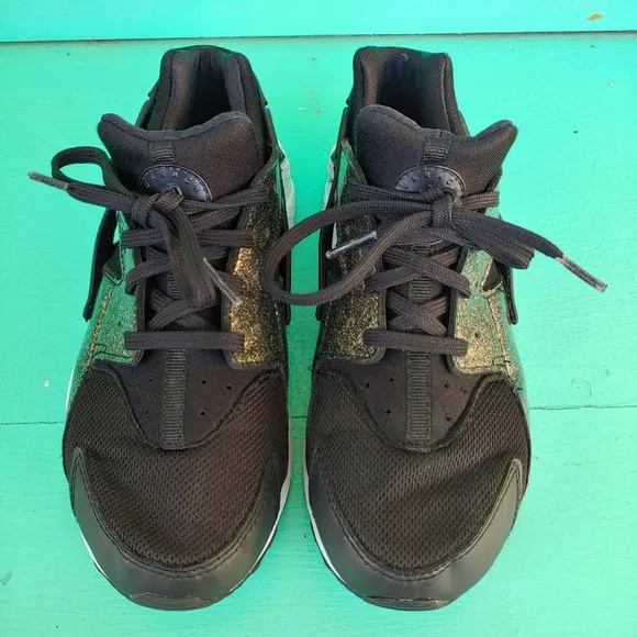 Nike Air Huarache Run Se Black Metallic Gold Sneakers Size 3 Youth