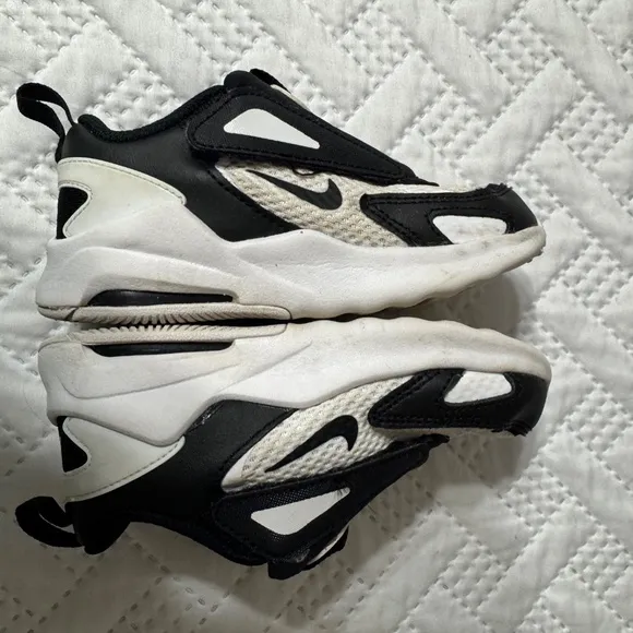 Nike Air Max Bolt 9C CW1929-102 Toddler White Black Velcro Running Shoes Sporty