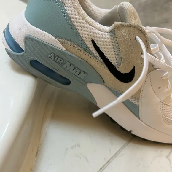 Nike Air Max White with Blue and grey accents run/walk Sneakers woman's 8.5