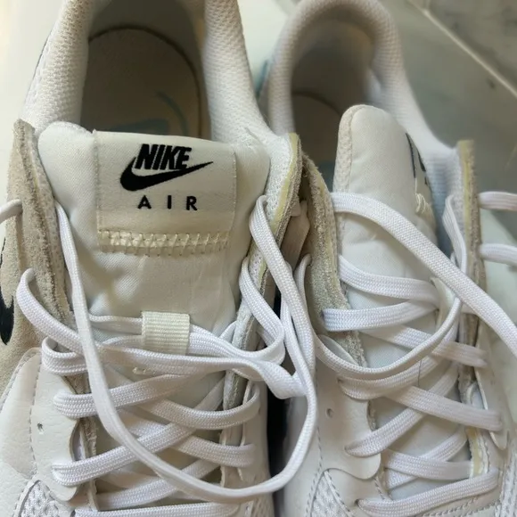 Nike Air Max White with Blue and grey accents run/walk Sneakers woman's 8.5