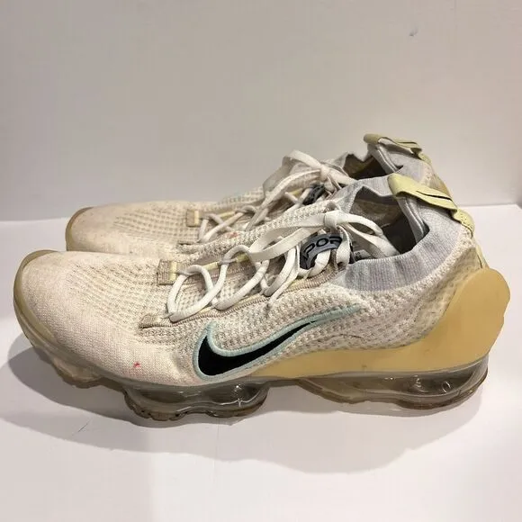 Nike Air Vapormax 2021 Knit Sneakers White Mens 9.5 DQ7633-100 Mismatched Swoosh