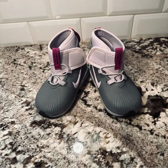 Nike Binzies Boots/ Shoes