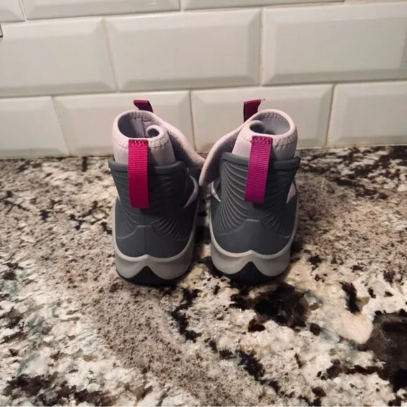 Nike Binzies Boots/ Shoes