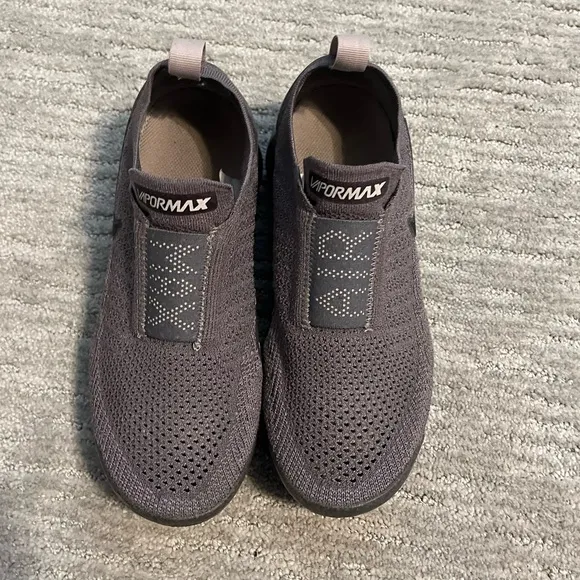 NIKE- Deep purple pink fly knit sneakers 7