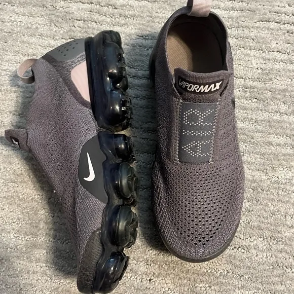 NIKE- Deep purple pink fly knit sneakers 7