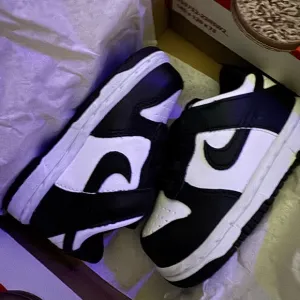 Nike dunk low panda size 4C EUC