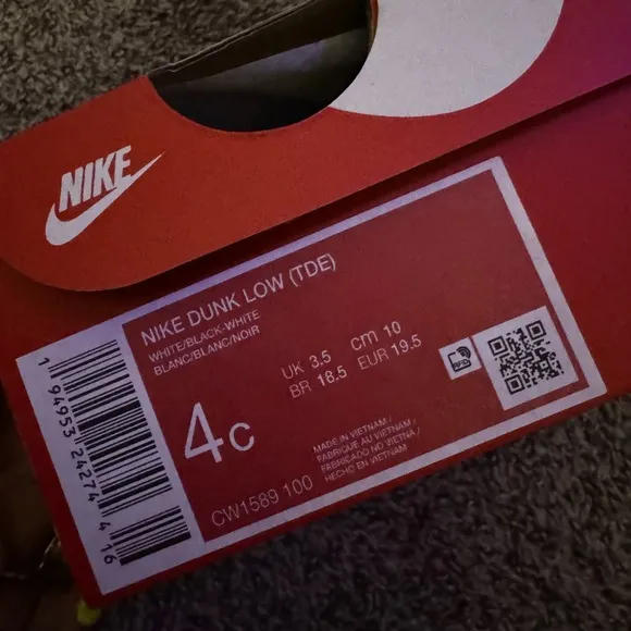 Nike dunk low panda size 4C EUC