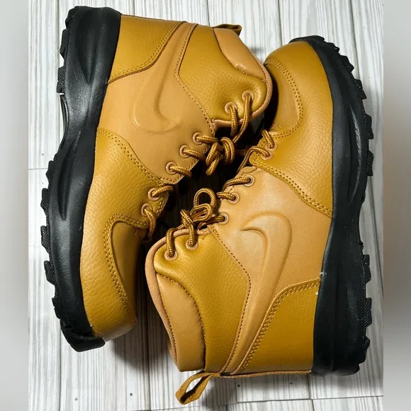Nike Manoa Big Kids' Boots ankle boot lace up color wheat tan size 6Y BQ5372 700