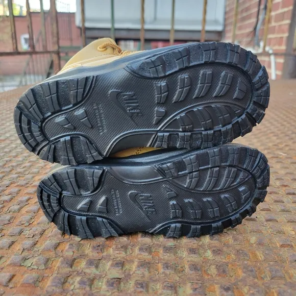 Nike Manoa Boots