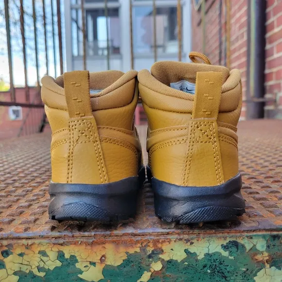 Nike Manoa Boots
