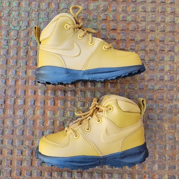 Nike Manoa Boots