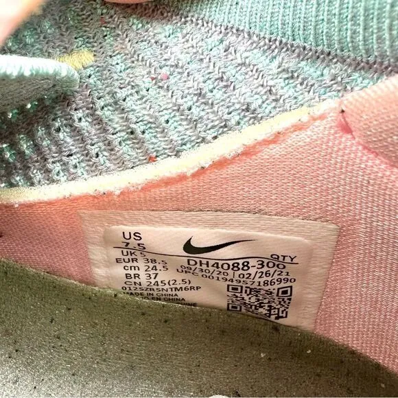 Nike Women’s Air Vapormax 2021 FlyKnit Light Dew / Melon Tint 7.5