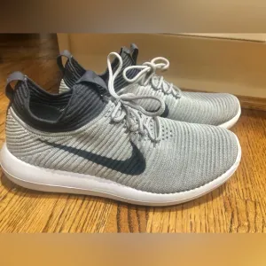 Nike Women’s Gray Knit Sneakers Sz 8