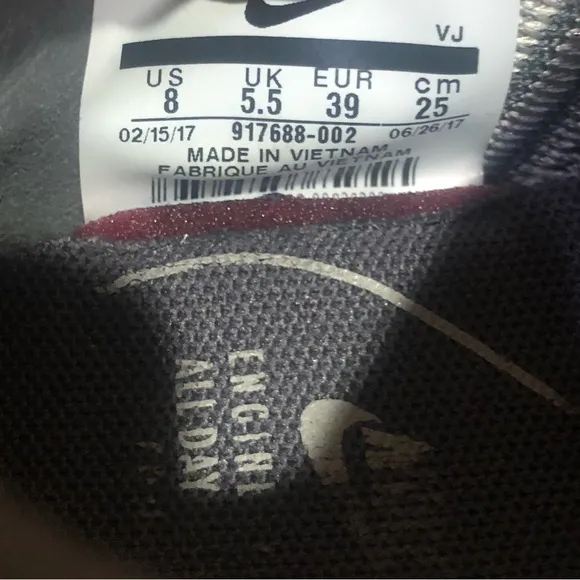 Nike Women’s Gray Knit Sneakers Sz 8