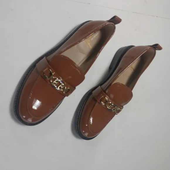 NWNT SAM EDELMAN Stylish Brown Loafers with Gold Chain 7.5M