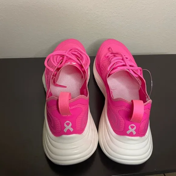 NWOB APL Streamline Sneakers Size 7