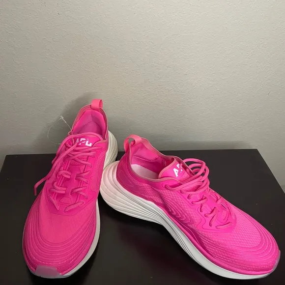 NWOB APL Streamline Sneakers Size 7
