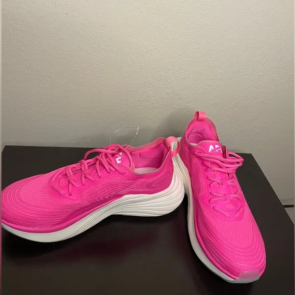 NWOB APL Streamline Sneakers Size 7