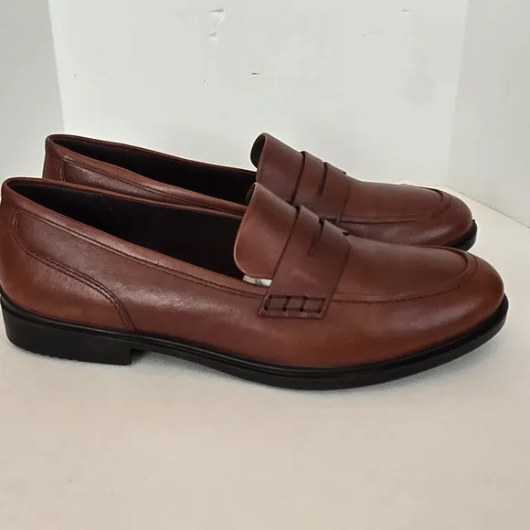 NWOB ! Ecco Brown Leather Penny  Loafers