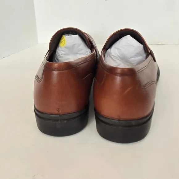 NWOB ! Ecco Brown Leather Penny  Loafers