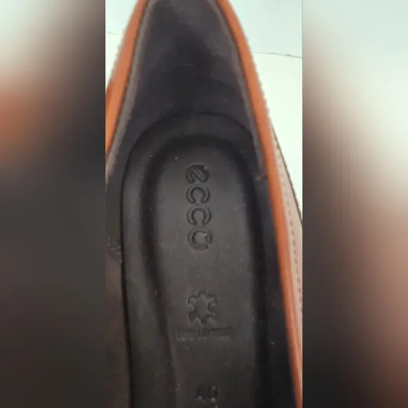 NWOB ! Ecco Brown Leather Penny  Loafers