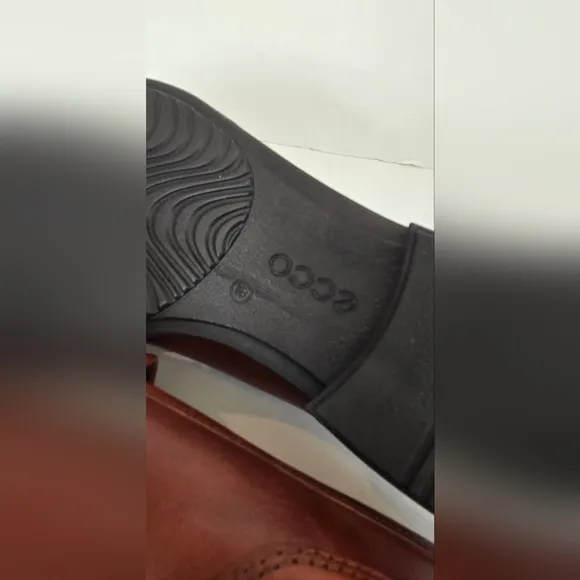 NWOB ! Ecco Brown Leather Penny  Loafers