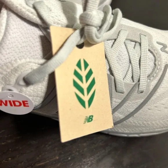 NWOB New Balance Fresh Foam X Kaiha Road Running Shoes Sneakers Womans 10.5 Wide