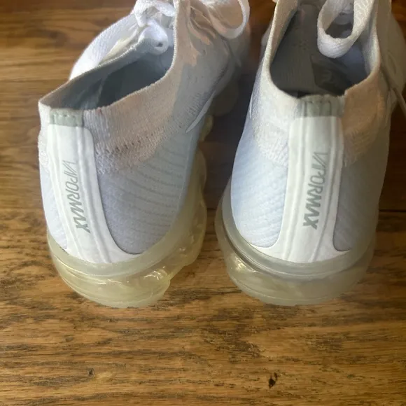NWOB Nike Air Vapor Max White Size 8