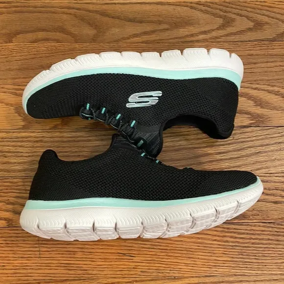 NWOB Skechers Summits Slip-on Sneakers black size 6