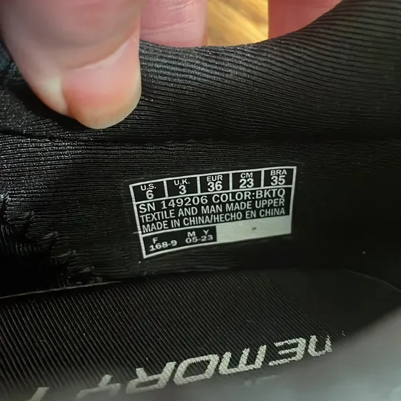 NWOB Skechers Summits Slip-on Sneakers black size 6