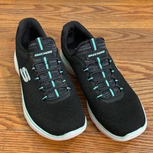 NWOB Skechers Summits Slip-on Sneakers black size 6