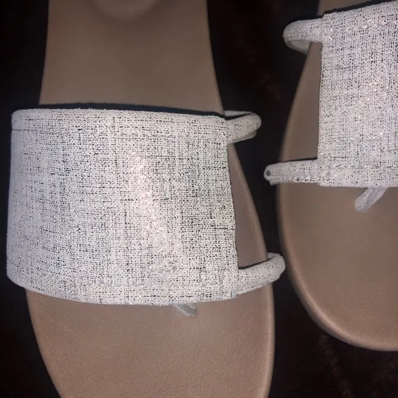NWOT Donald J. Pliner “Tiso” Sandals