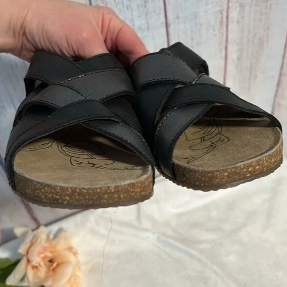 NWOT Josef Seibel Tonga 74 Sandals