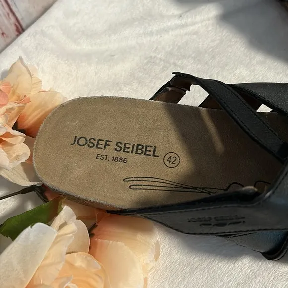 NWOT Josef Seibel Tonga 74 Sandals