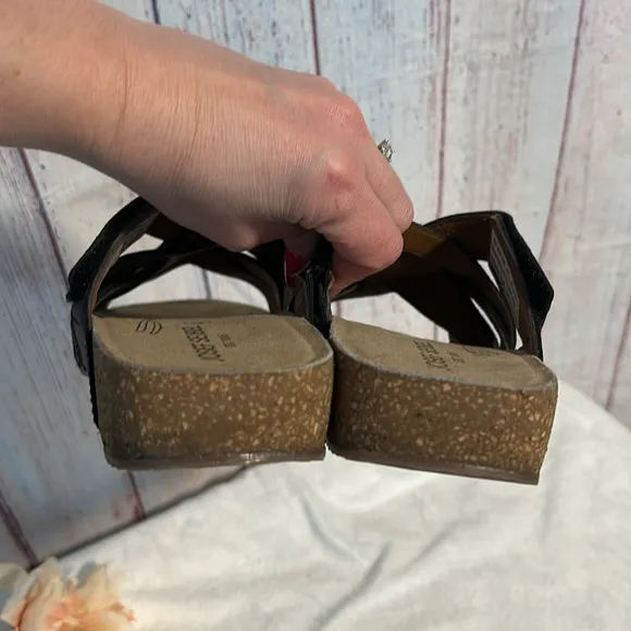 NWOT Josef Seibel Tonga 74 Sandals