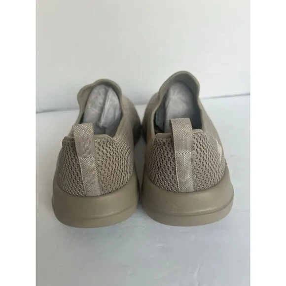 NWOT Skechers Beige Go Walk Max Fit Modulating Men's Slip On Shoes 11.5 Wide Fit