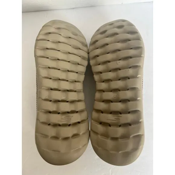NWOT Skechers Beige Go Walk Max Fit Modulating Men's Slip On Shoes 11.5 Wide Fit