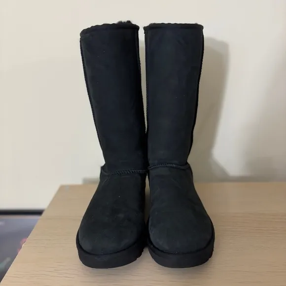 NWOT UGG Classic Tall II Boot Size7 MSRP $200 Black