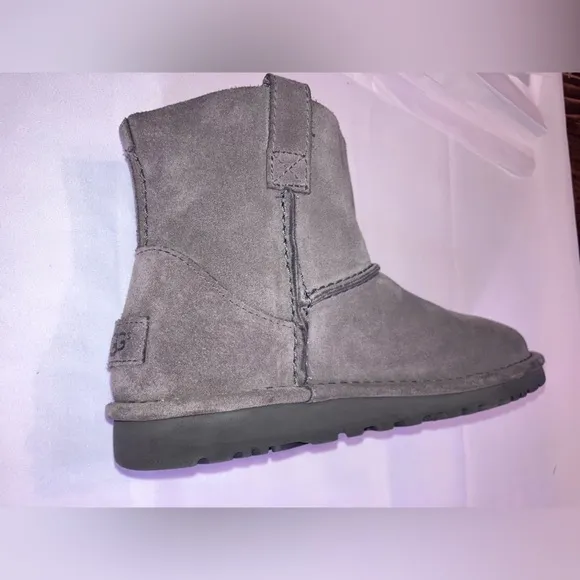 🔥NWOT🔥 UGG CLASSIC UNLINED MINI CHARCOAL BOOTS W6