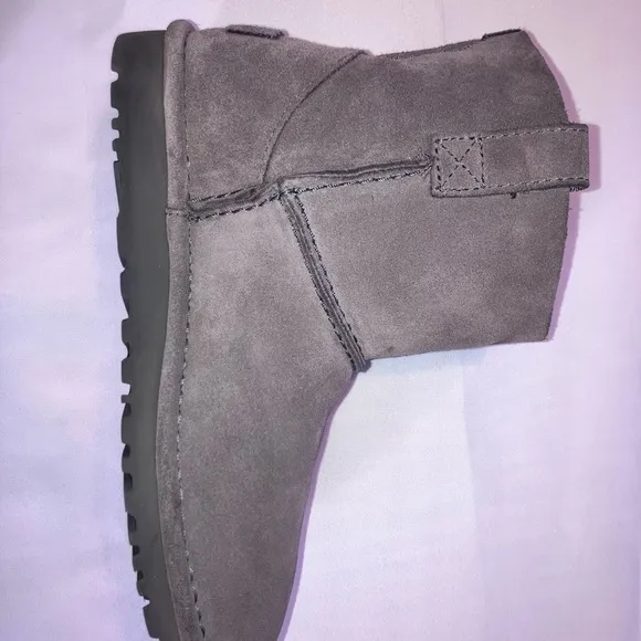 🔥NWOT🔥 UGG CLASSIC UNLINED MINI CHARCOAL BOOTS W6